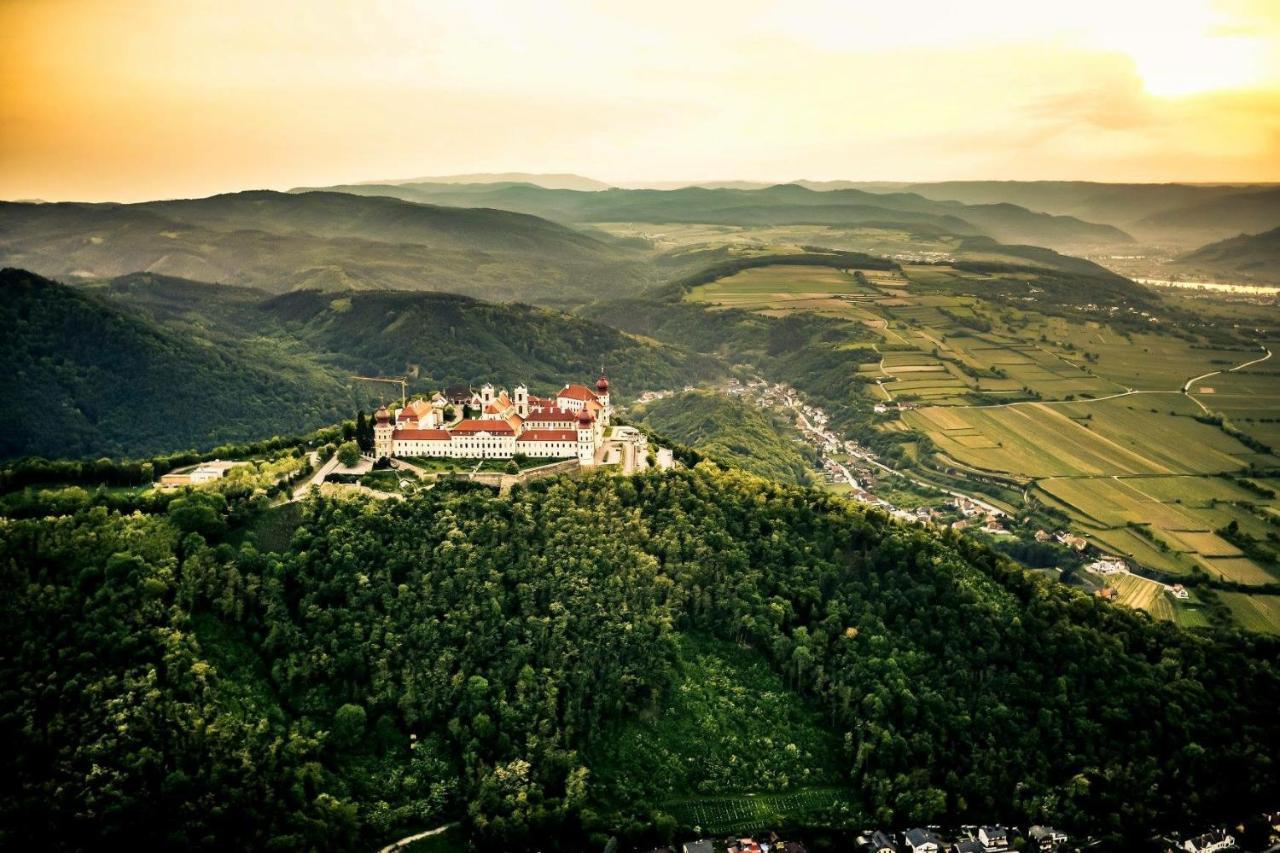 Gaestehaus Benediktinerstift Goettweig - Bed & Breakfast Monastery Furth bei Gottweig Exterior foto