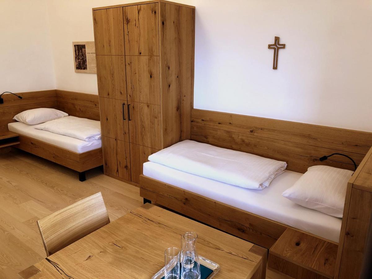 Gaestehaus Benediktinerstift Goettweig - Bed & Breakfast Monastery Furth bei Gottweig Exterior foto