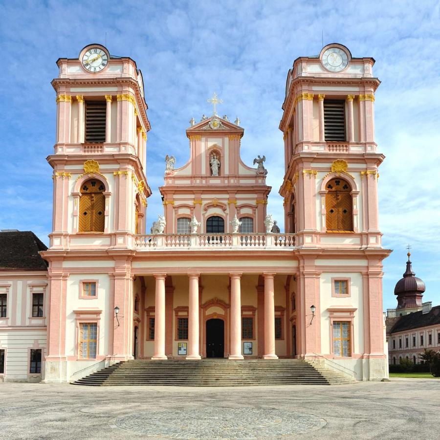 Gaestehaus Benediktinerstift Goettweig - Bed & Breakfast Monastery Furth bei Gottweig Exterior foto