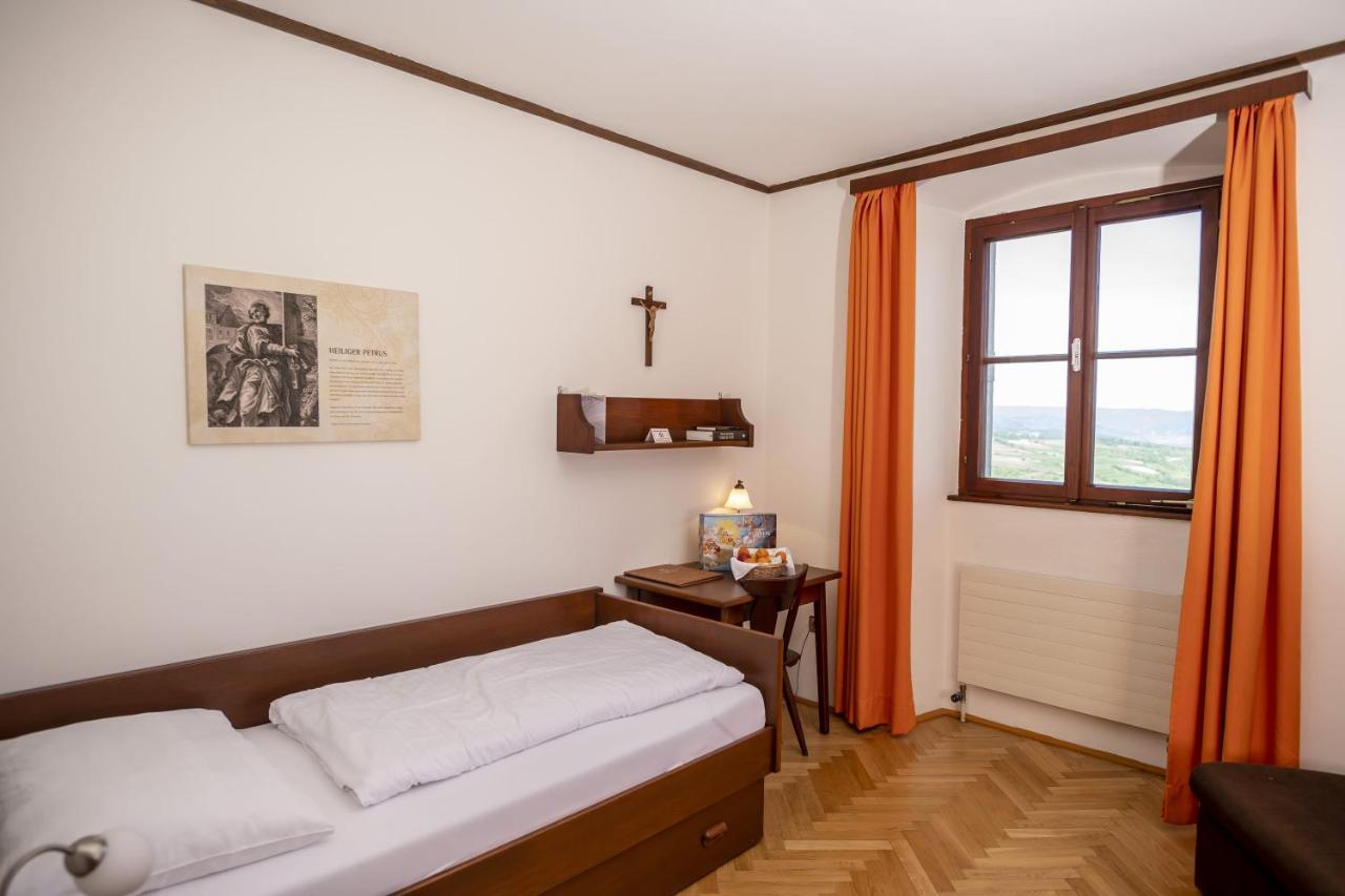 Gaestehaus Benediktinerstift Goettweig - Bed & Breakfast Monastery Furth bei Gottweig Exterior foto