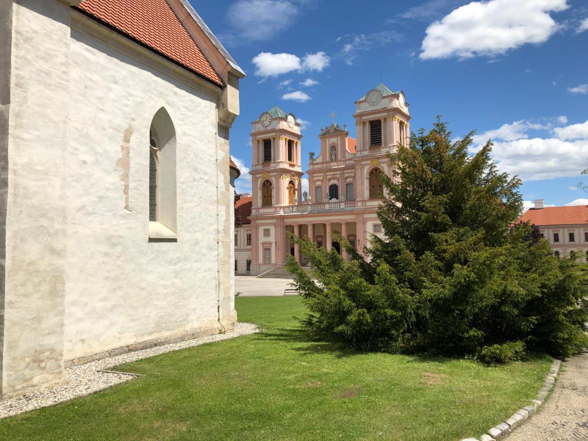 Gaestehaus Benediktinerstift Goettweig - Bed & Breakfast Monastery Furth bei Gottweig Exterior foto