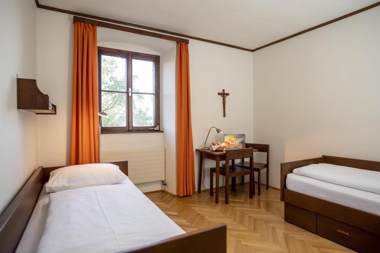 Gaestehaus Benediktinerstift Goettweig - Bed & Breakfast Monastery Furth bei Gottweig Exterior foto