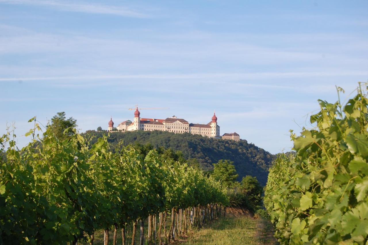 Gaestehaus Benediktinerstift Goettweig - Bed & Breakfast Monastery Furth bei Gottweig Exterior foto