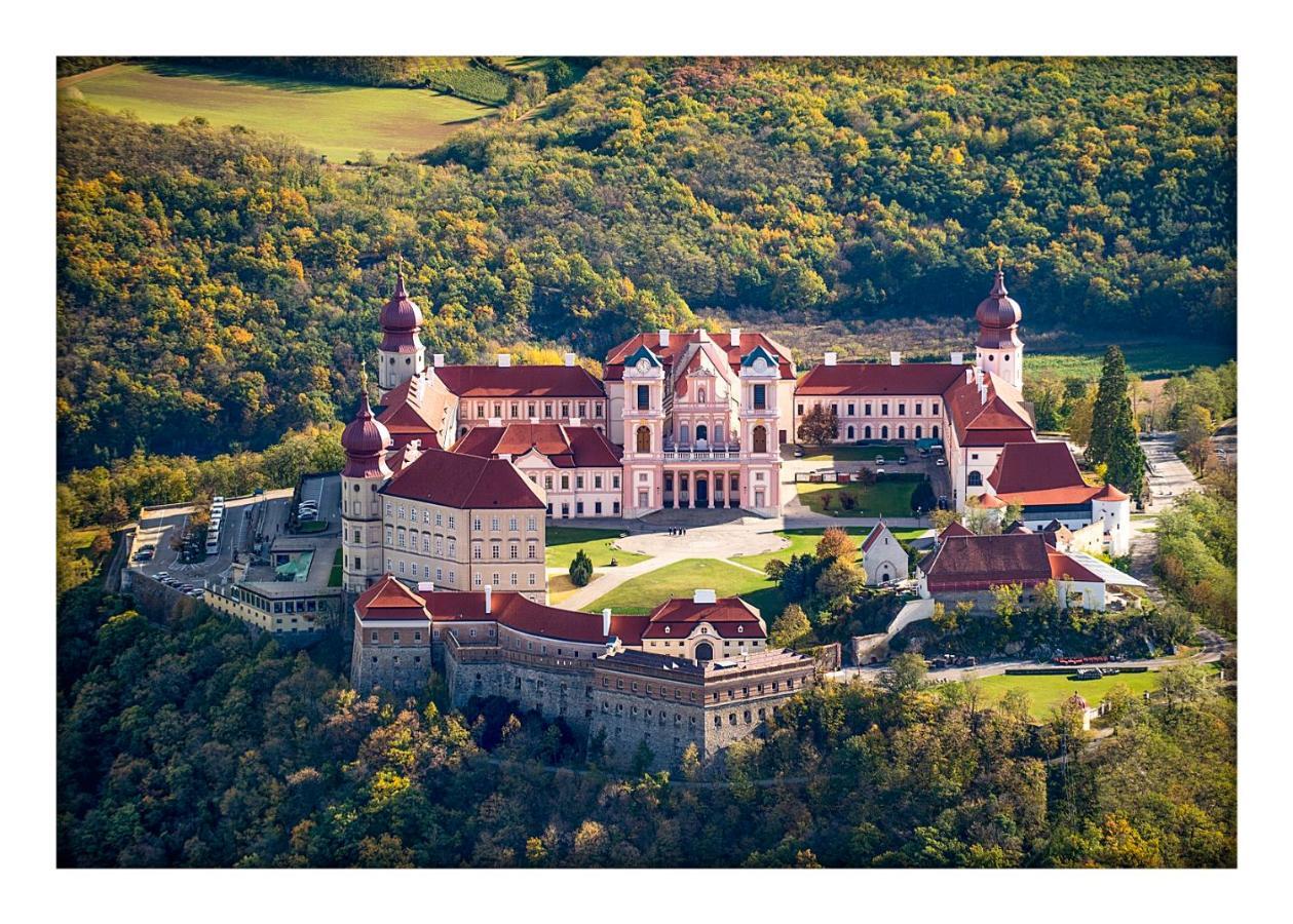 Gaestehaus Benediktinerstift Goettweig - Bed & Breakfast Monastery Furth bei Gottweig Exterior foto